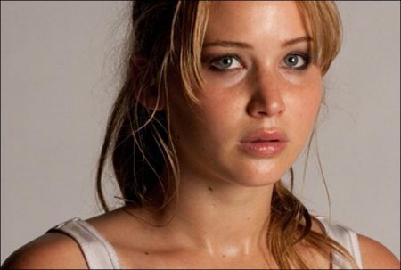 Jennifer Lawrence debuts dark makeover