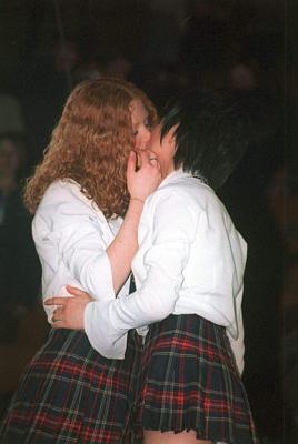 Tatu Kissing Pictures Gallery