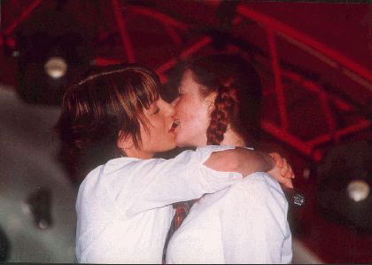 Tatu Kissing Pictures Gallery