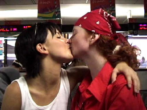 Tatu Kissing Pictures Gallery