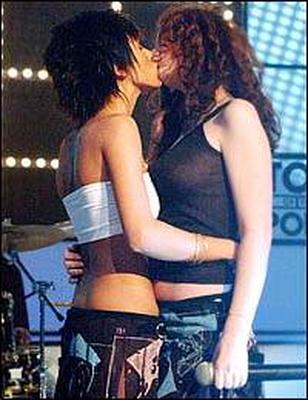 Tatu Kissing Pictures Gallery