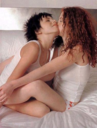 Tatu Kissing Pictures Gallery